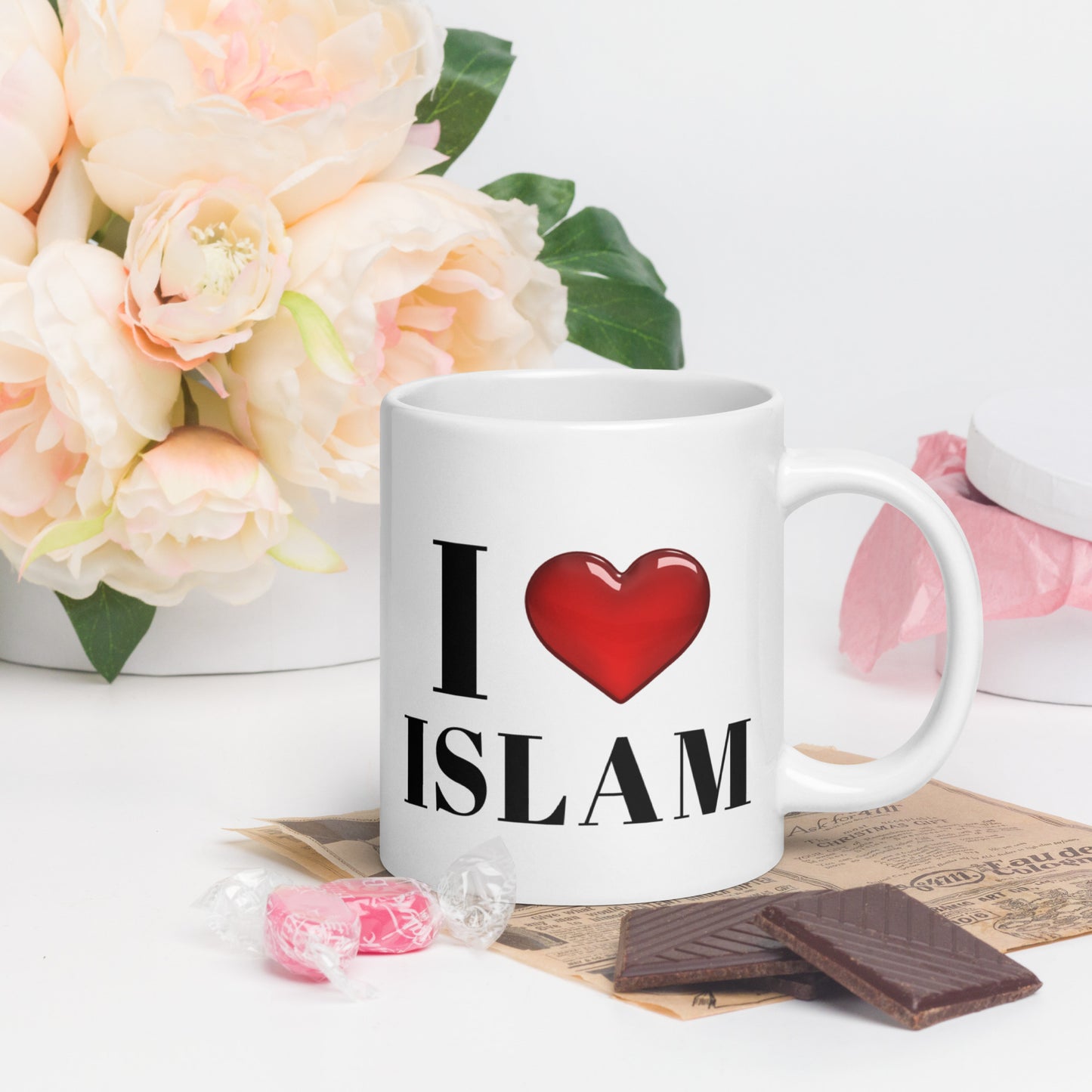 A white glossy islamic mug featuring the ‘I Love Islam’ design.